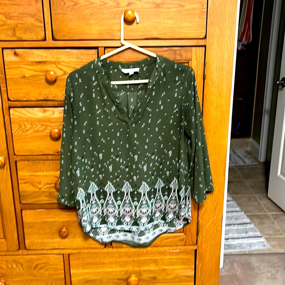 Green shirt pullover with 3/4 sleeves